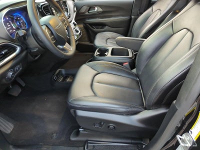 2025 Chrysler Pacifica Select FWD