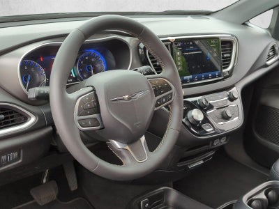 2025 Chrysler Pacifica Select FWD