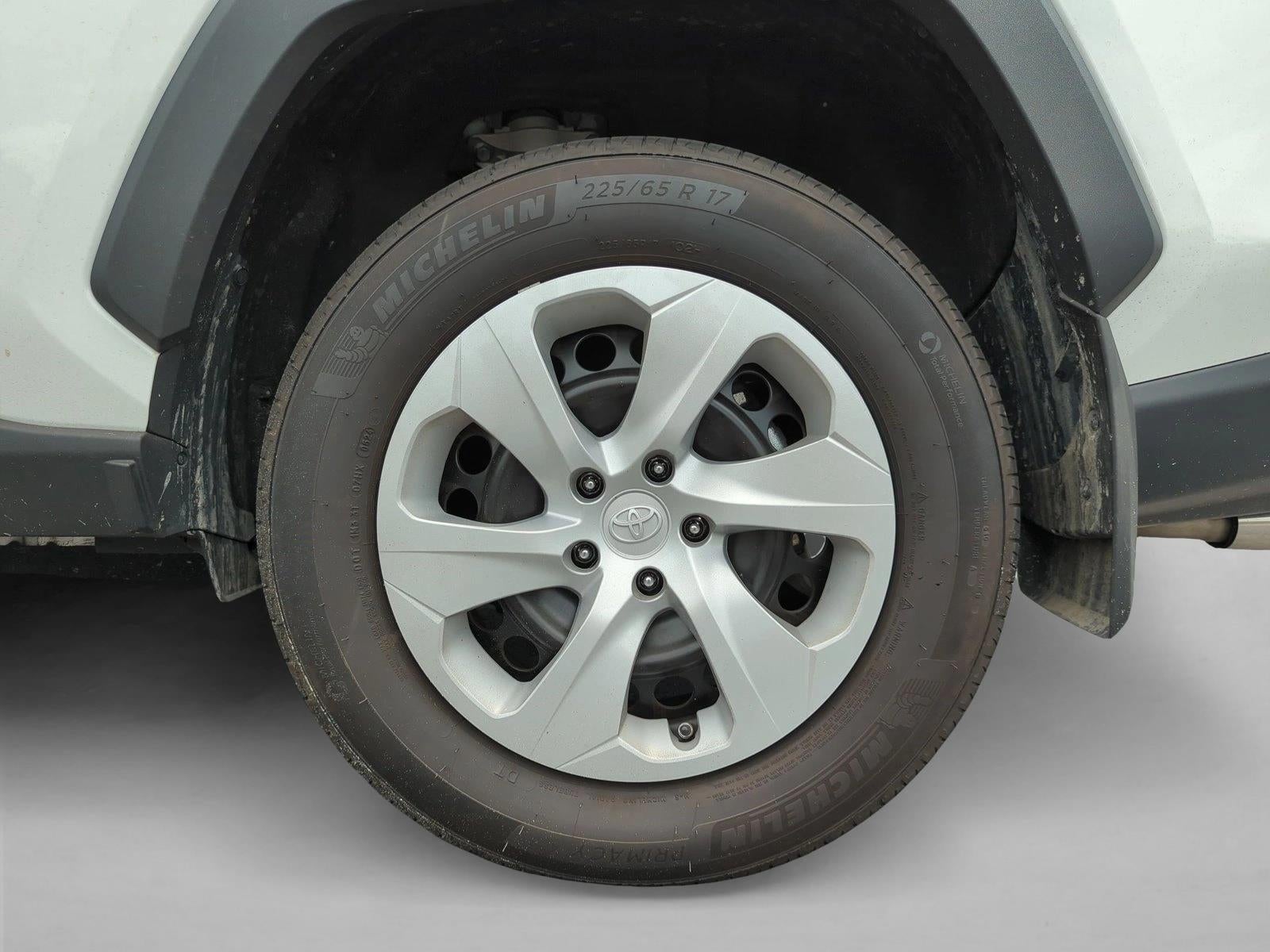 2024 Toyota RAV4 LE FWD (GS)