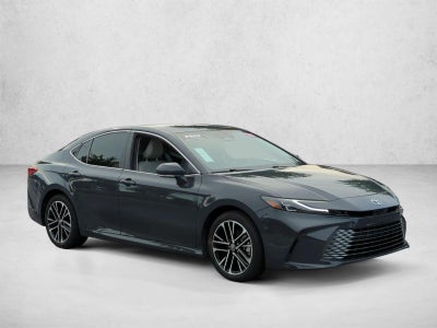 2025 Toyota Camry XLE (SE)