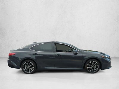 2025 Toyota Camry XLE (SE)