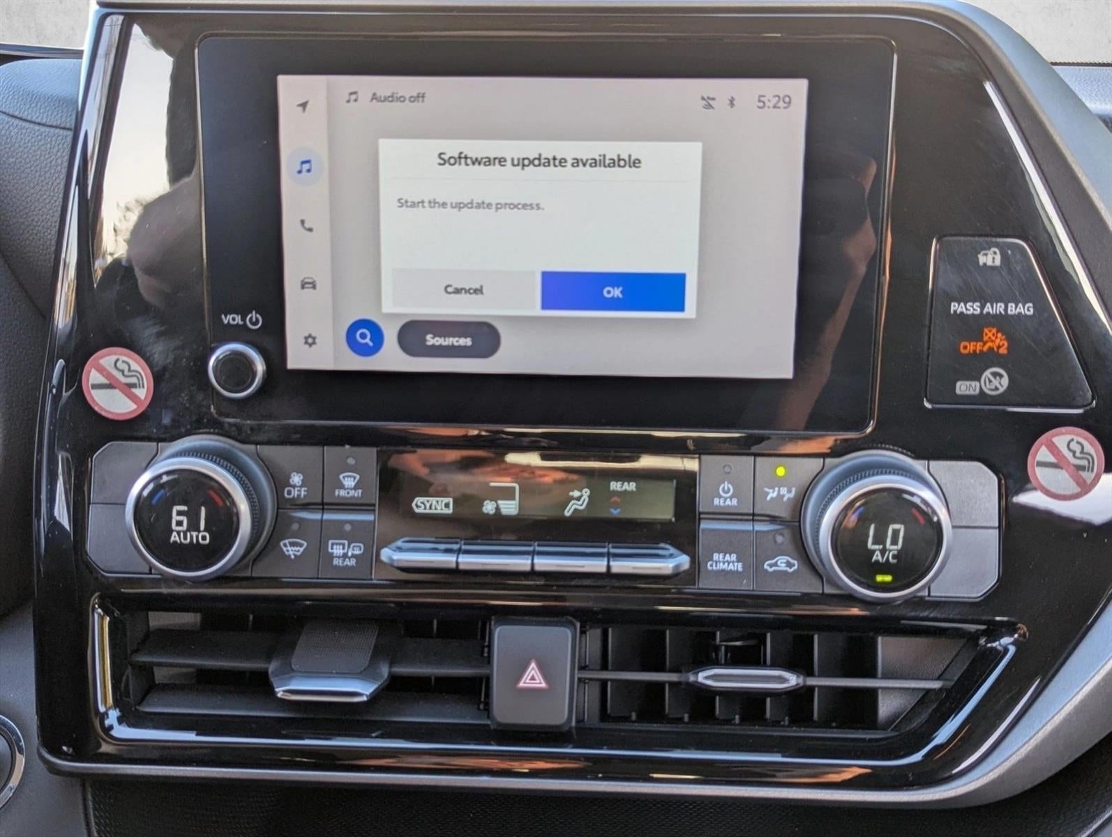 2023 Toyota Highlander LE FWD (Natl)