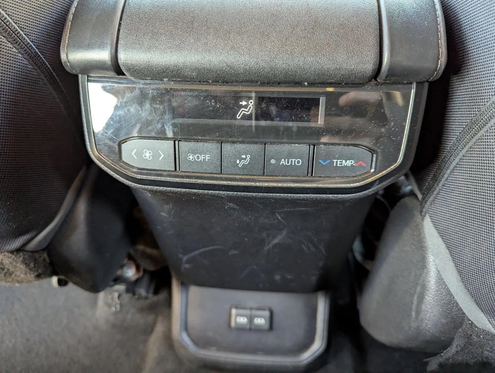 2023 Toyota Highlander LE FWD (Natl)