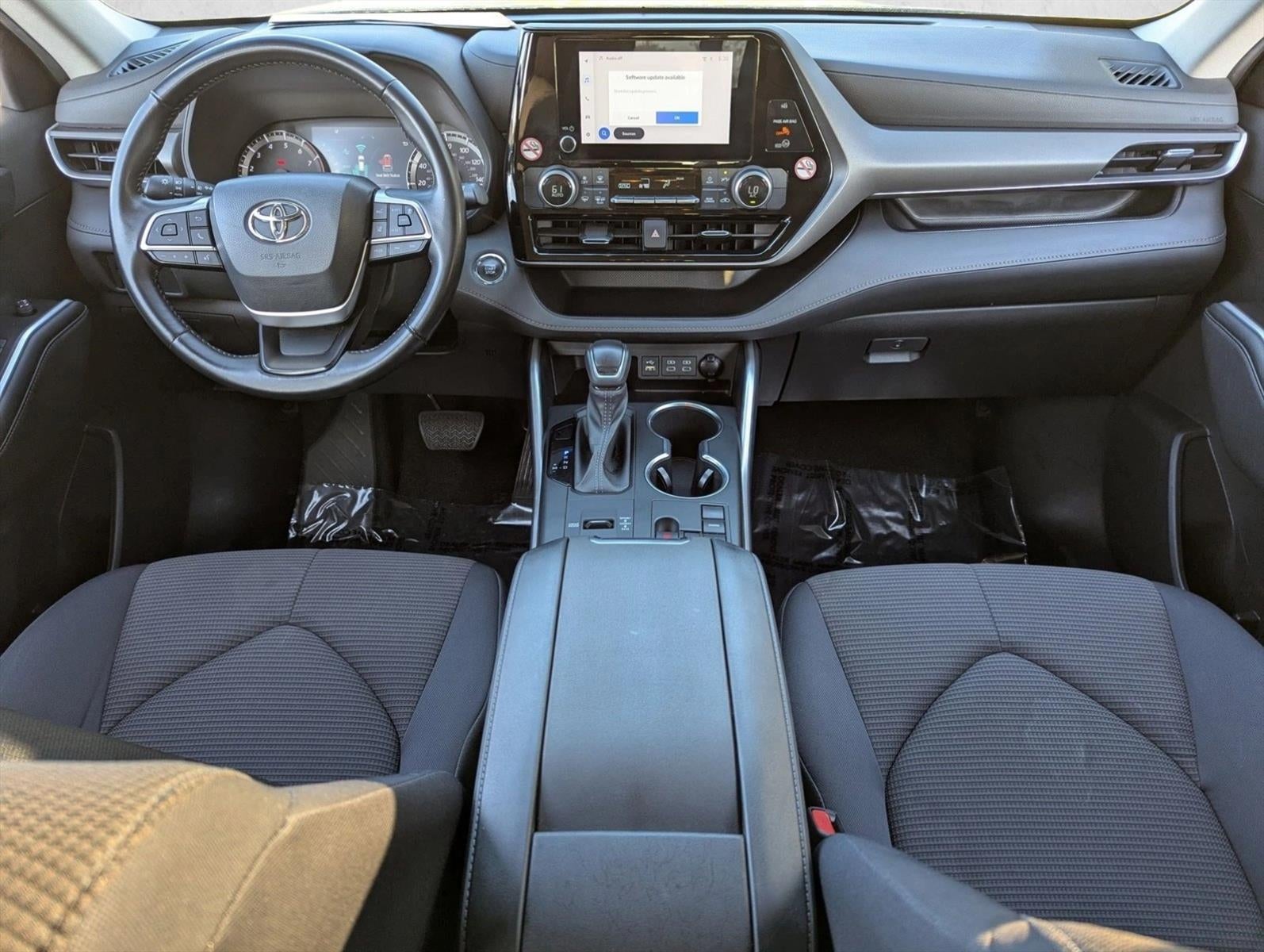 2023 Toyota Highlander LE FWD (Natl)