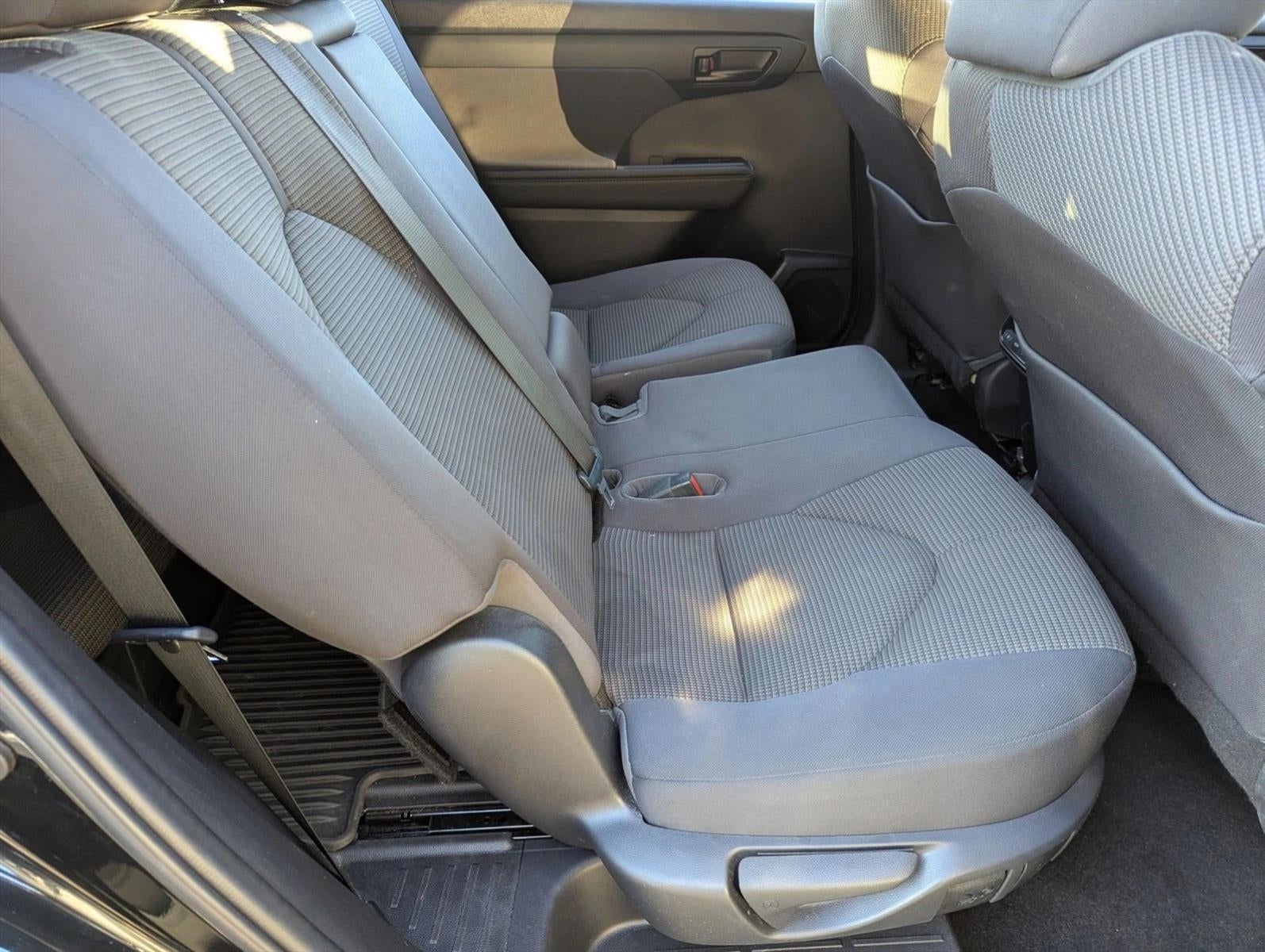 2023 Toyota Highlander LE FWD (Natl)