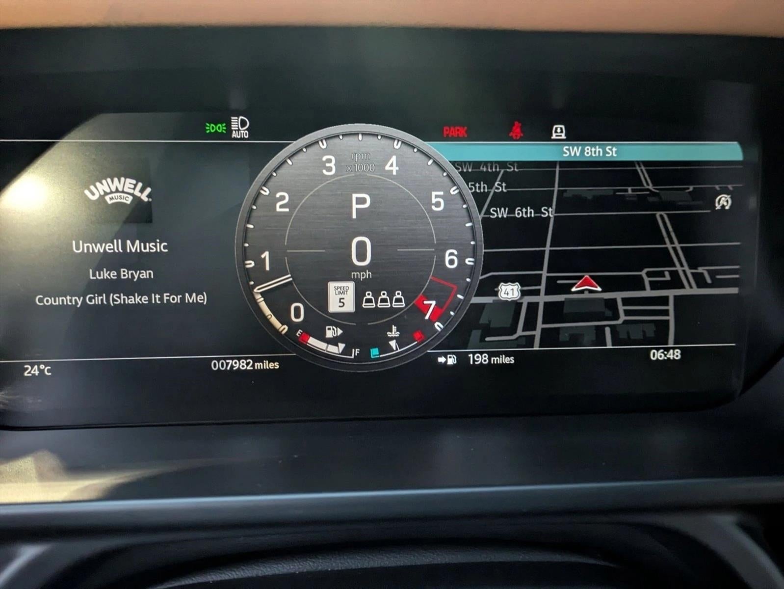 2024 Land Rover Defender 110 P400 X-Dynamic SE