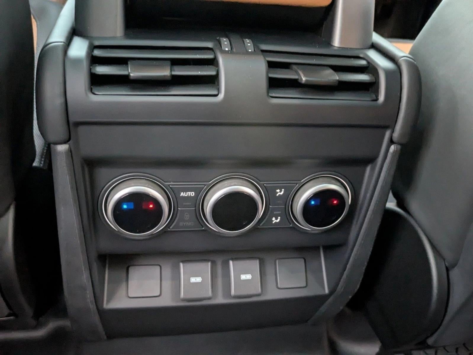 2024 Land Rover Defender 110 P400 X-Dynamic SE