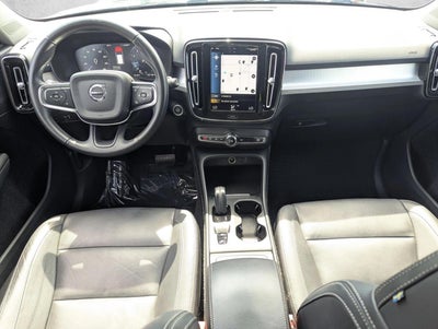 2021 Volvo XC40 T4 FWD Momentum