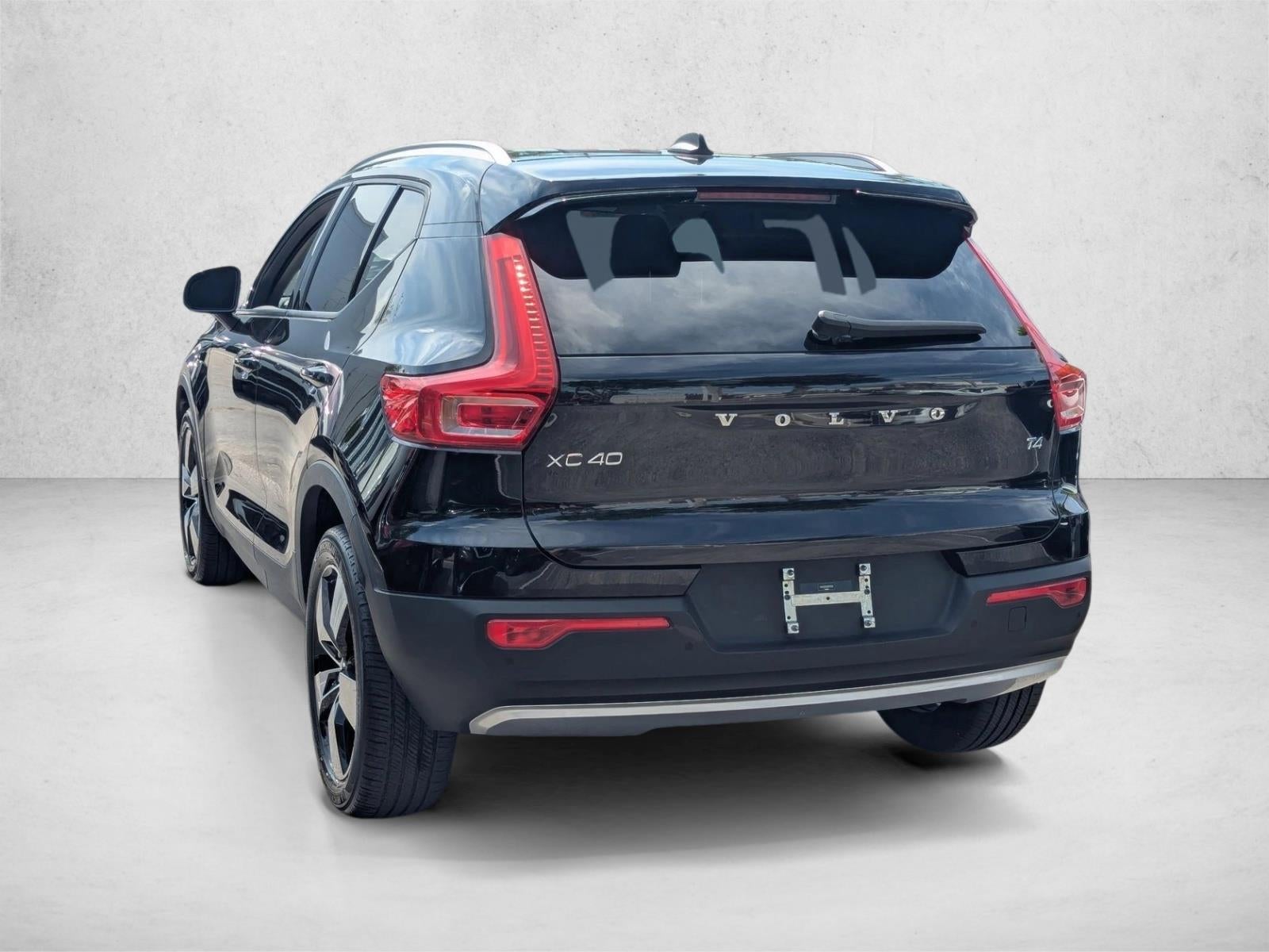 2021 Volvo XC40 T4 FWD Momentum
