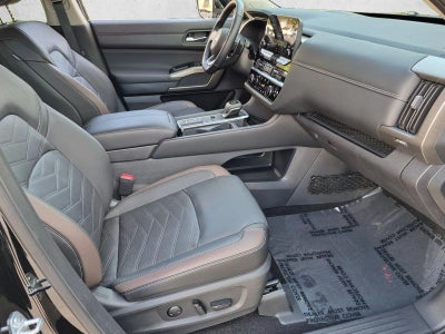 2025 Nissan Pathfinder Platinum 2WD