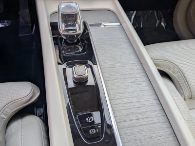 2023 Volvo XC60 Recharge Plug-In Hybrid T8 eAWD PHEV Ultimate Dark Theme