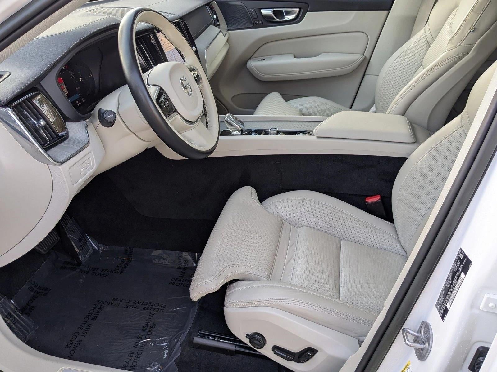 2023 Volvo XC60 Recharge Plug-In Hybrid T8 eAWD PHEV Ultimate Dark Theme