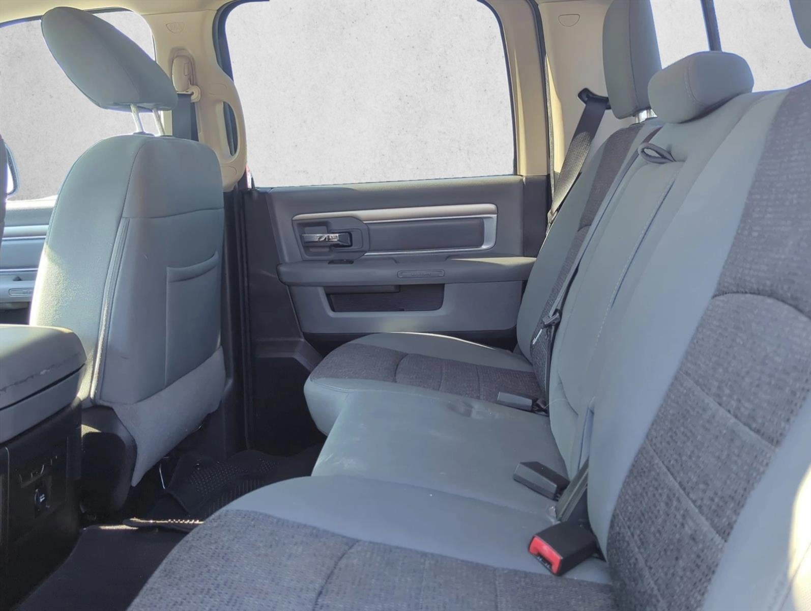 2015 RAM 1500 2WD Crew Cab 5.7 Ft Box Big Horn