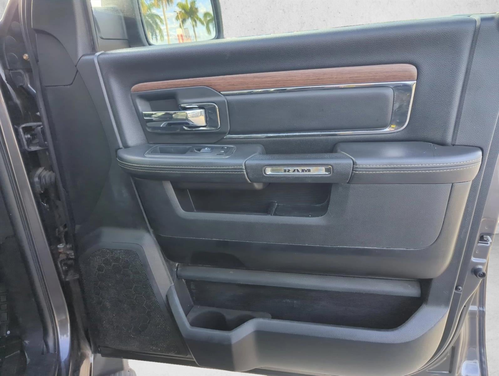 2017 RAM 1500 Laramie 4x4 Crew Cab 6'4" Box