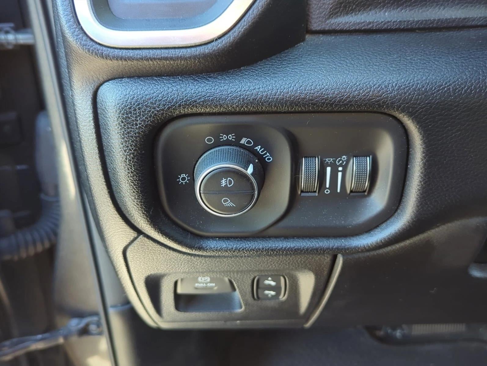 2020 RAM 1500 Laramie 4x2 Quad Cab 6'4" Box