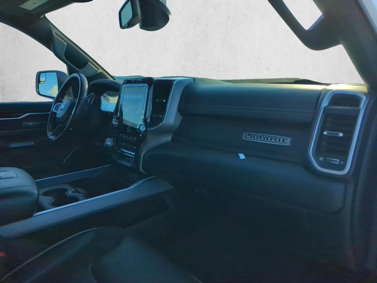 2020 RAM 1500 Laramie 4x4 Crew Cab 5'7" Box