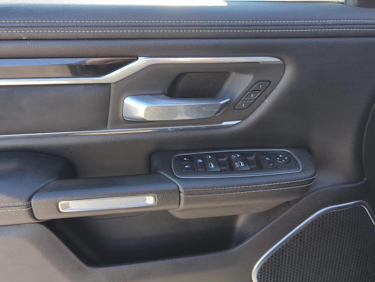 2020 RAM 1500 Laramie 4x4 Crew Cab 5'7" Box