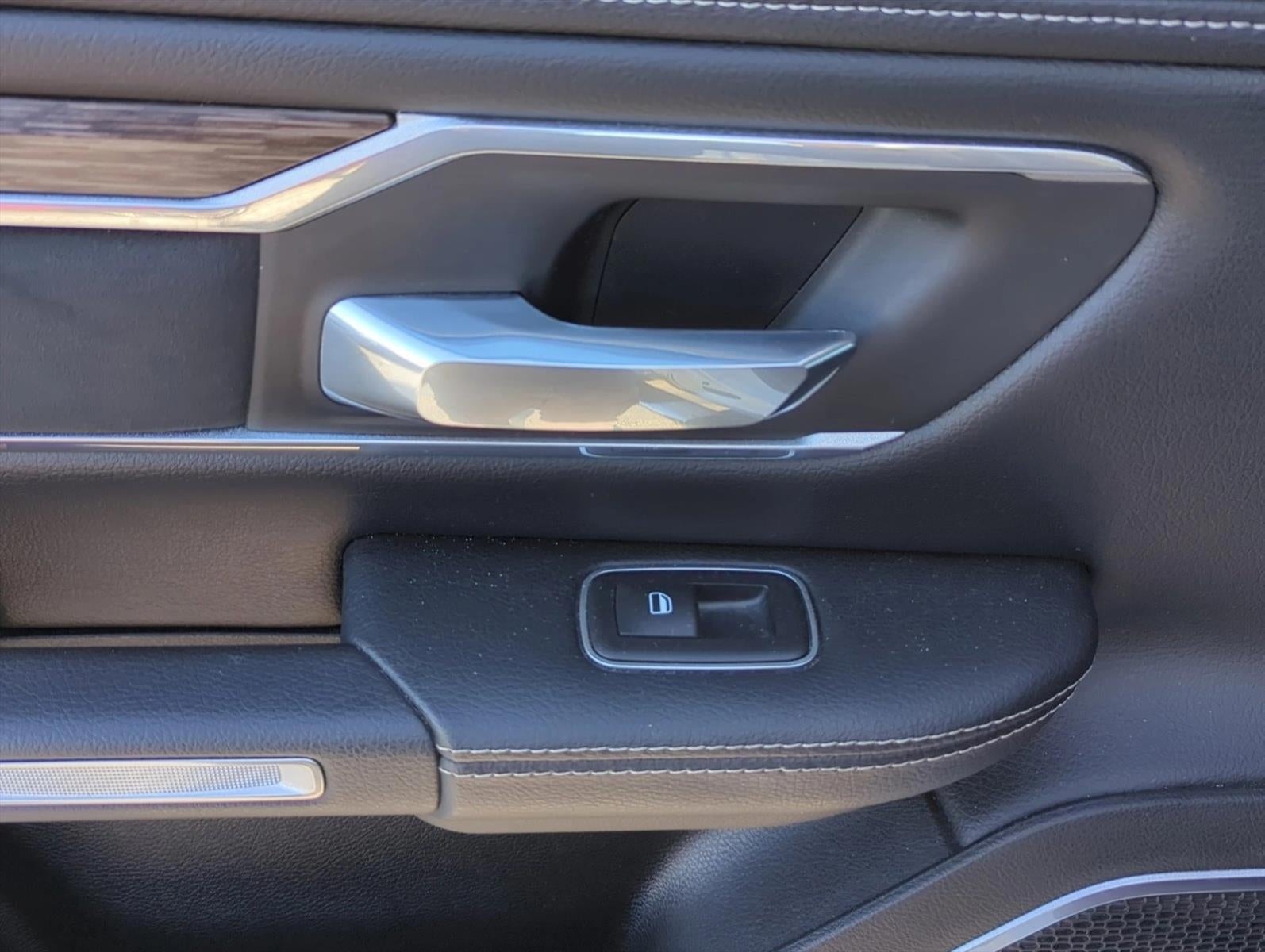 2019 RAM 1500 Laramie 4x4 Crew Cab 5'7" Box