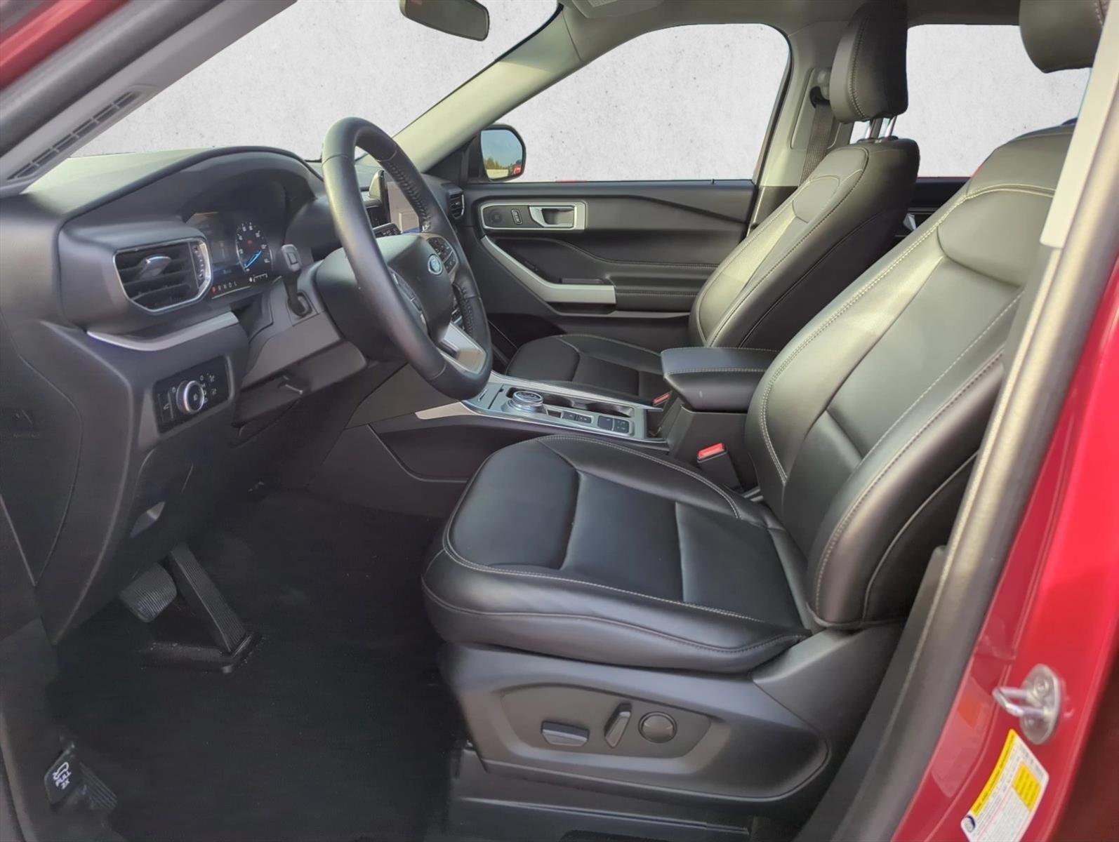 2023 Ford Explorer XLT RWD