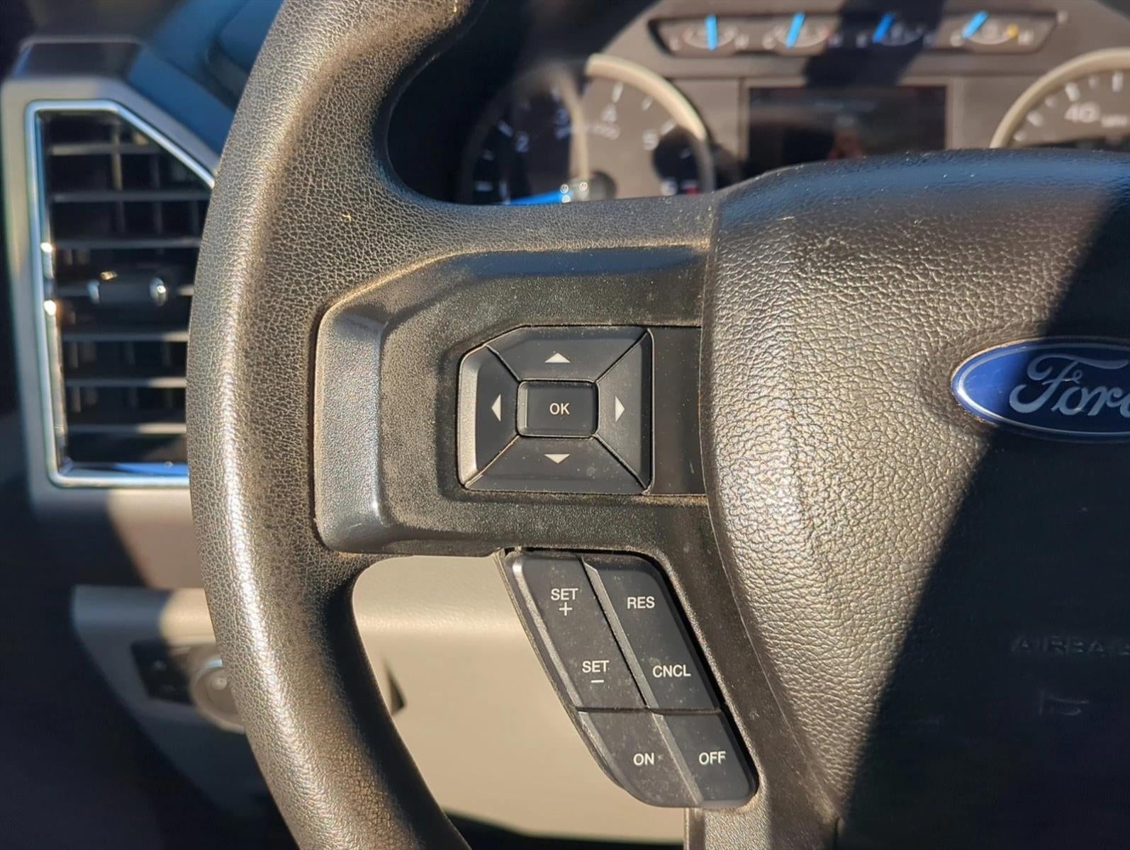 2017 Ford Super Duty F-250 SRW XLT 4WD Crew Cab 6.75' Box