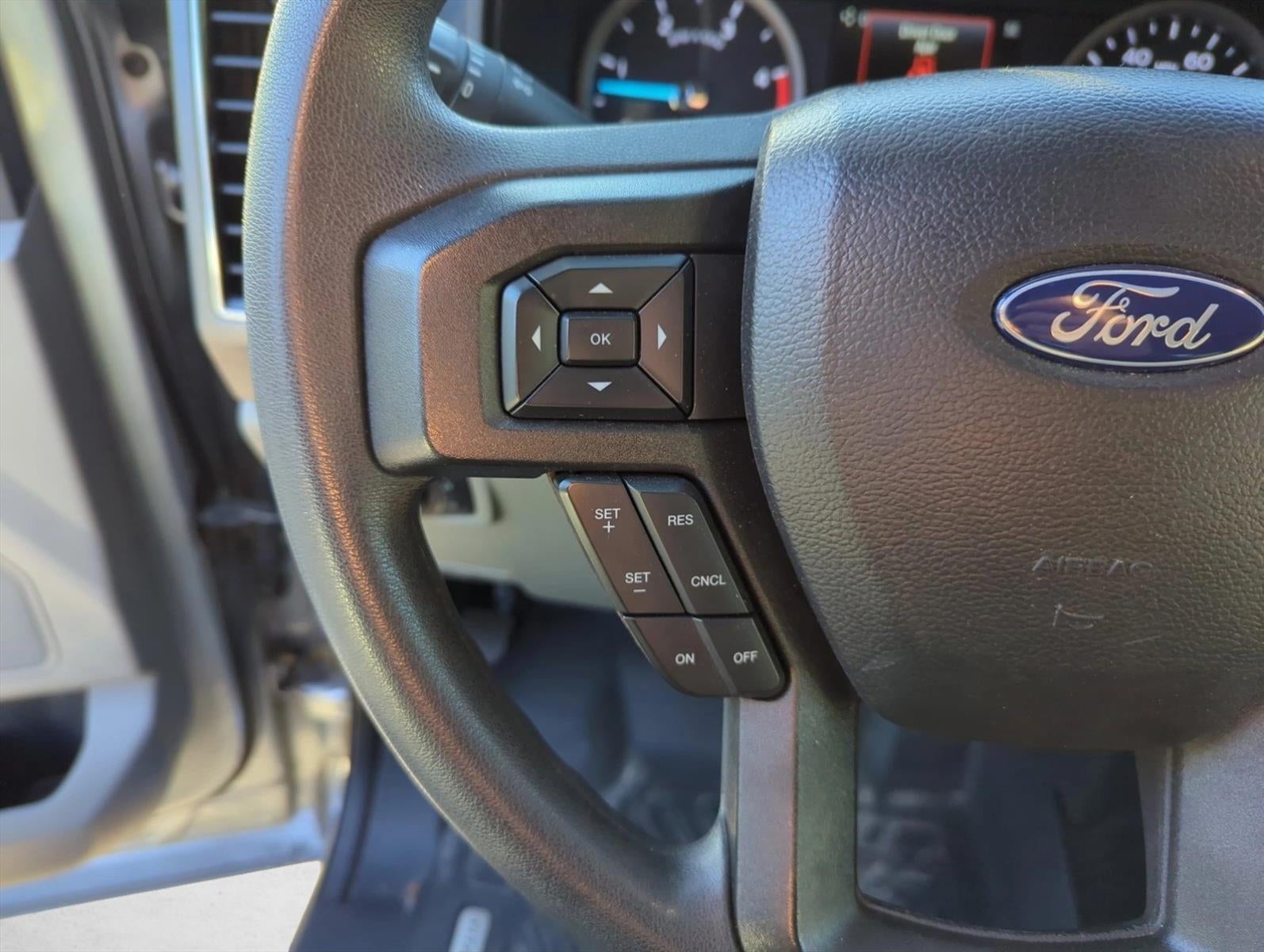 2022 Ford Super Duty F-350 DRW XLT 4WD Crew Cab 8' Box