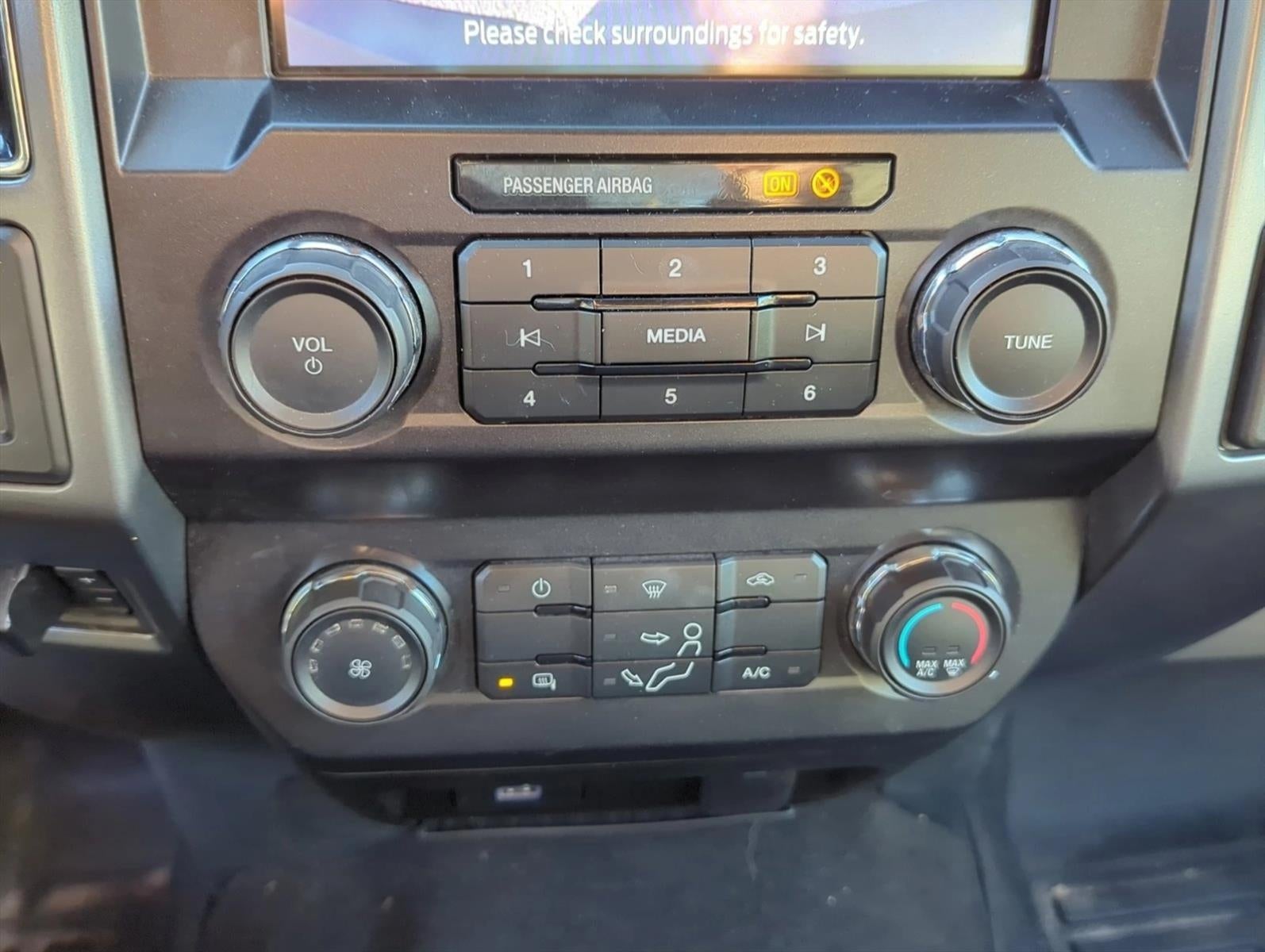 2022 Ford Super Duty F-350 DRW XLT 4WD Crew Cab 8' Box