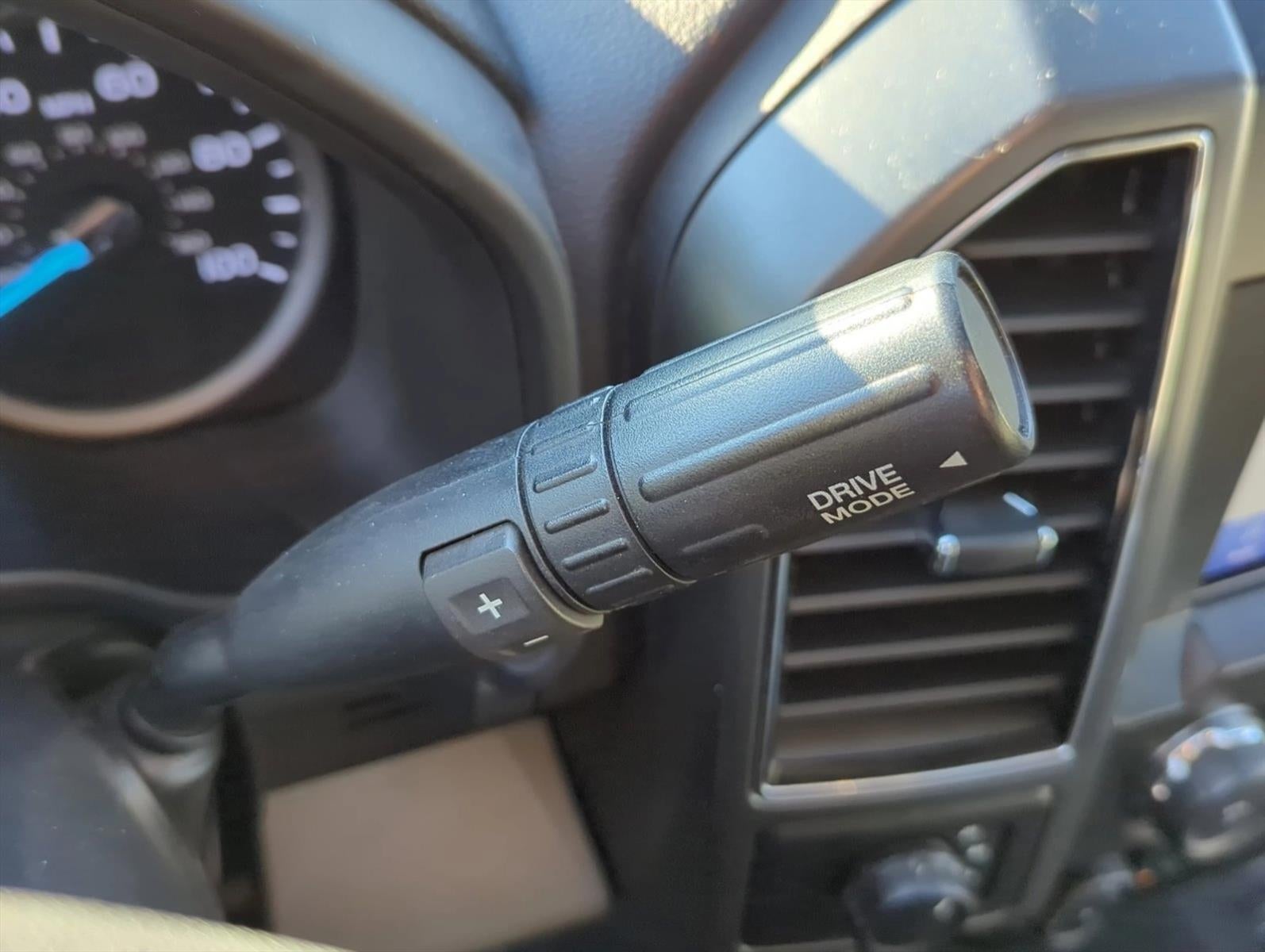 2022 Ford Super Duty F-350 DRW XLT 4WD Crew Cab 8' Box