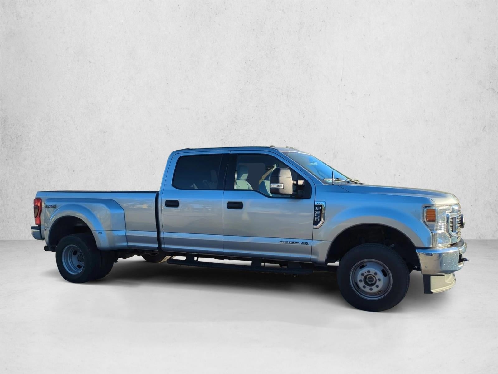 2022 Ford Super Duty F-350 DRW XLT 4WD Crew Cab 8' Box