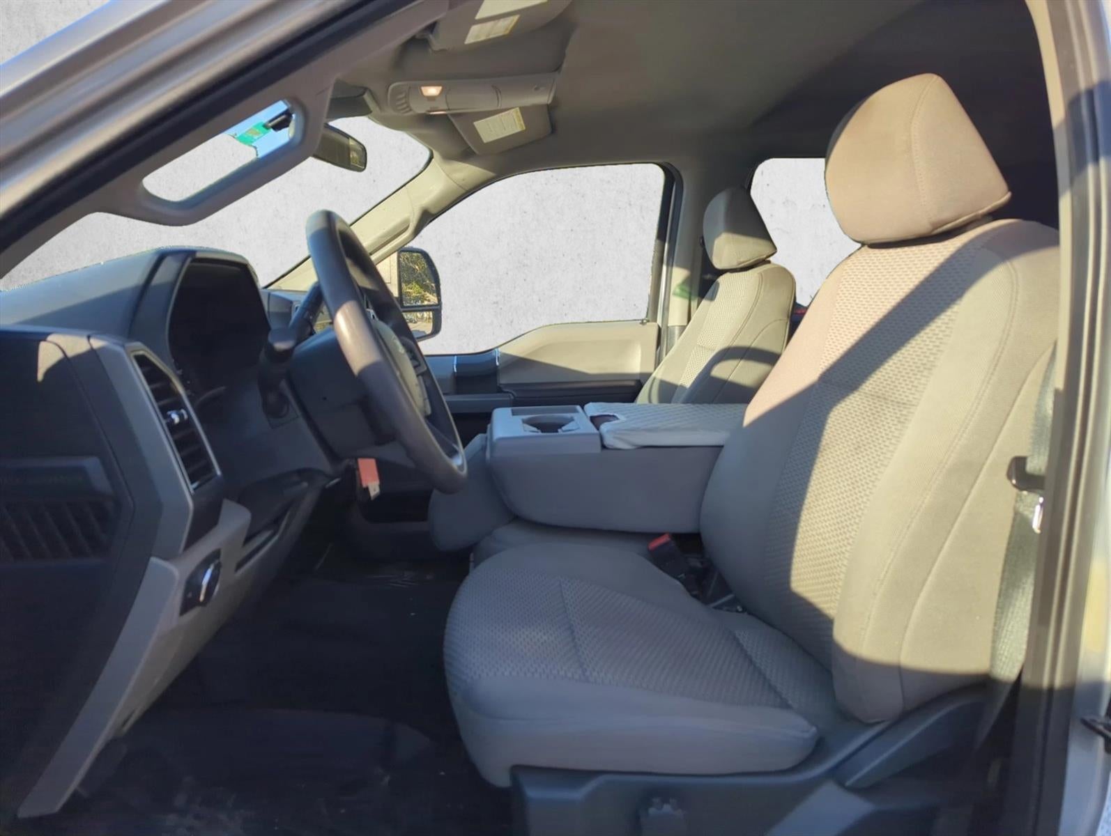 2022 Ford Super Duty F-350 DRW XLT 4WD Crew Cab 8' Box