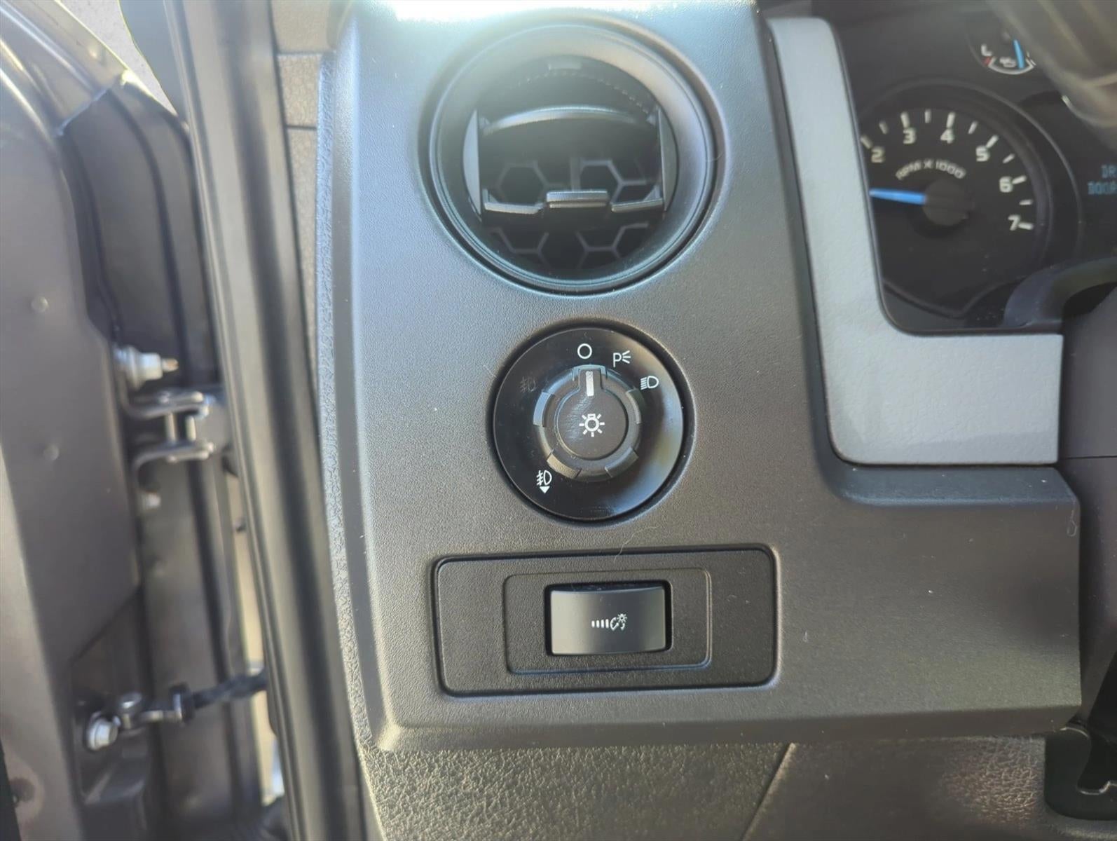 2013 Ford F-150 2WD SuperCab 6-1/2 Ft Box STX