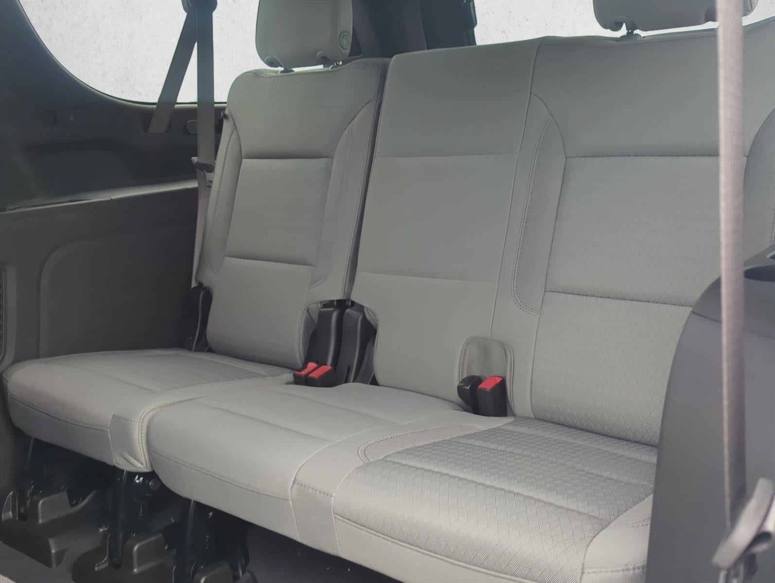 2025 Chevrolet Suburban 4WD LS