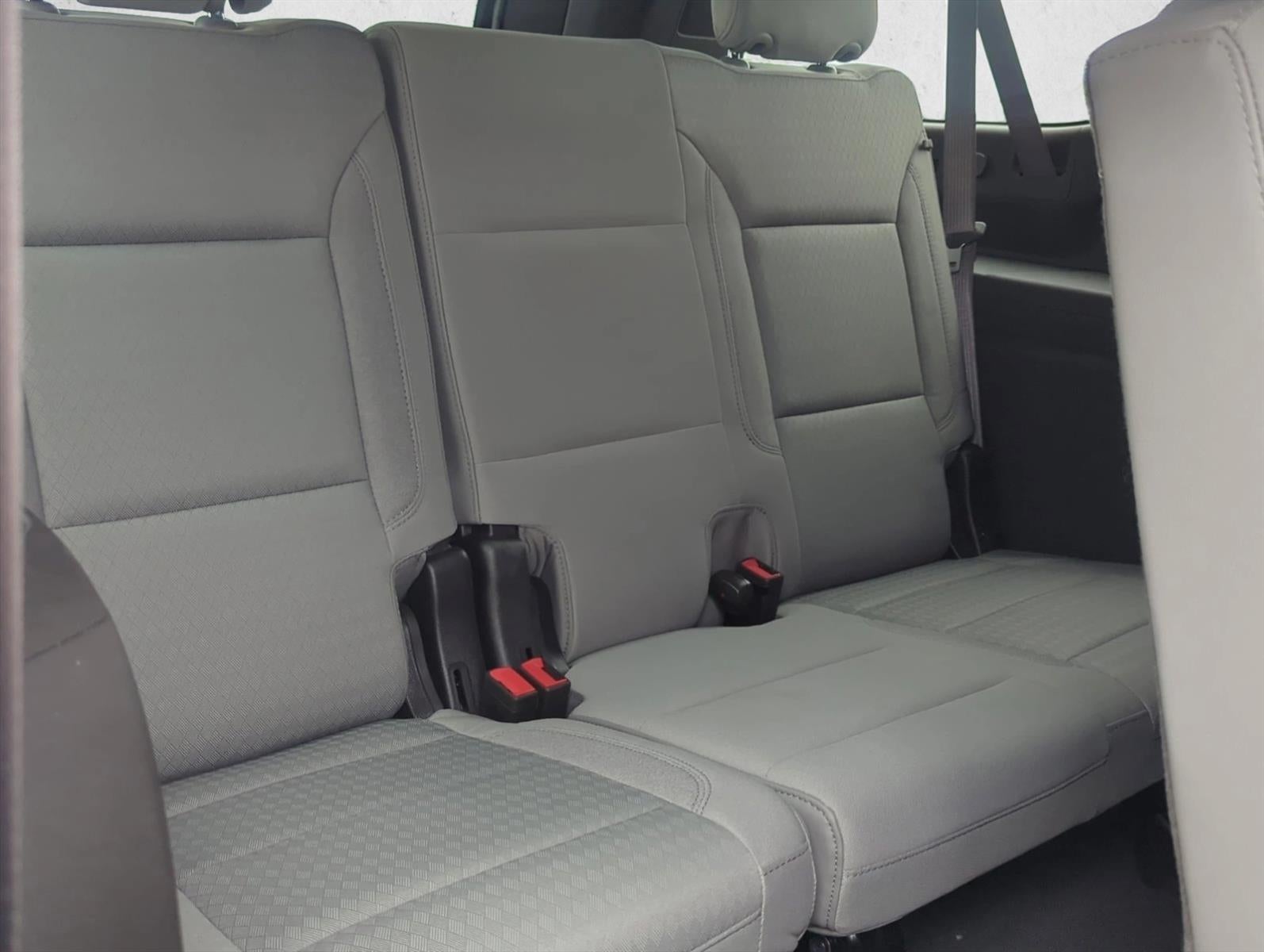 2025 Chevrolet Suburban 4WD LS
