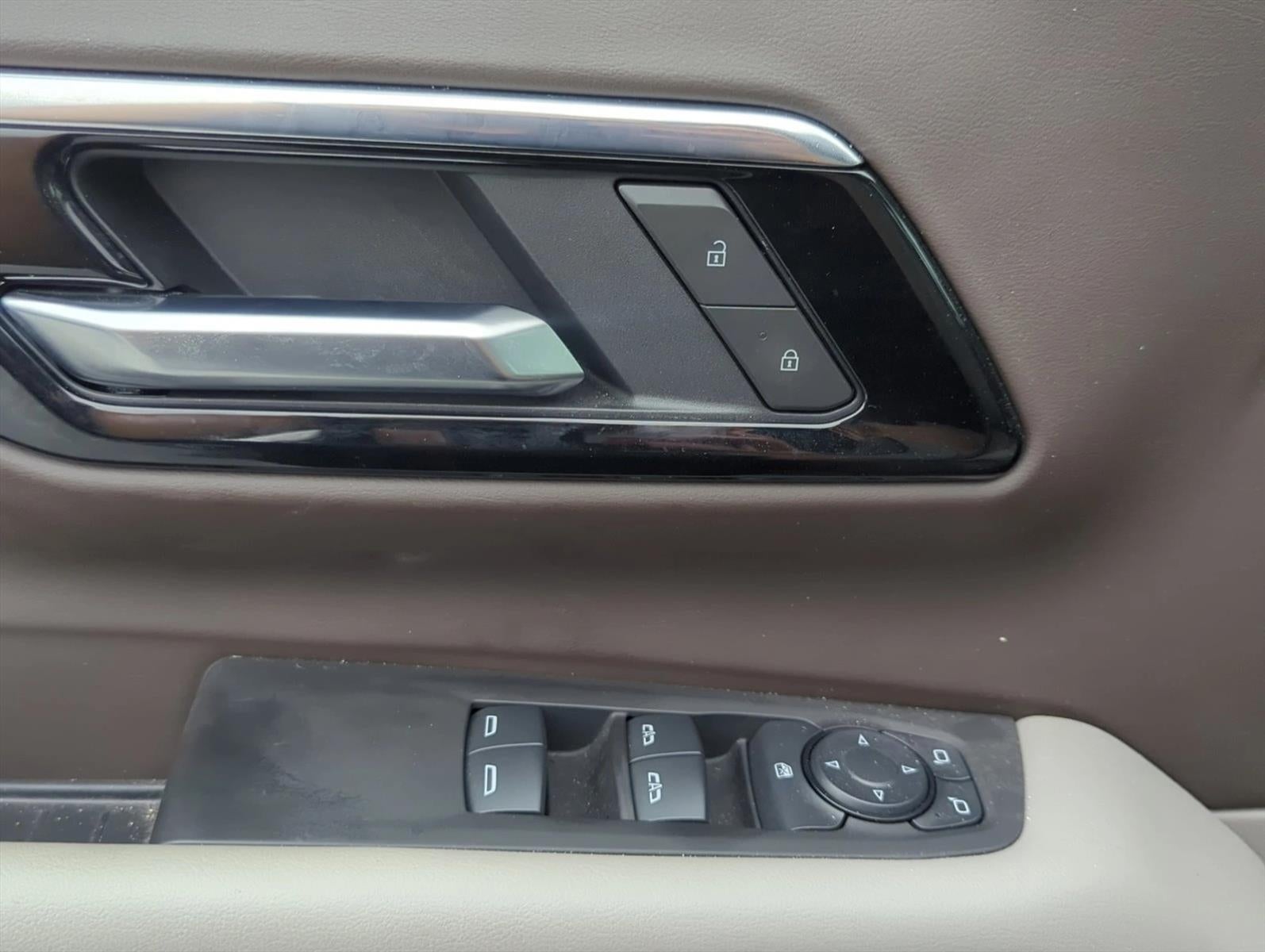 2025 Chevrolet Suburban 4WD LS