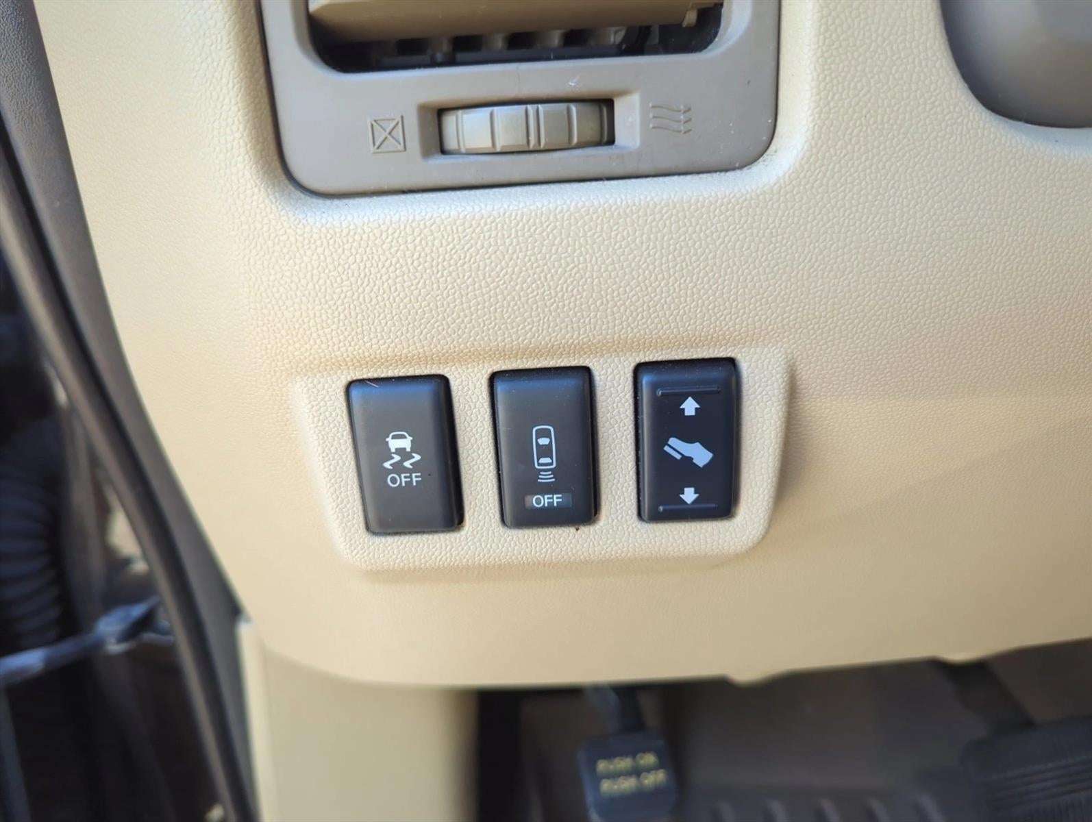 2014 Nissan Titan 4WD Crew Cab Short Bed SL