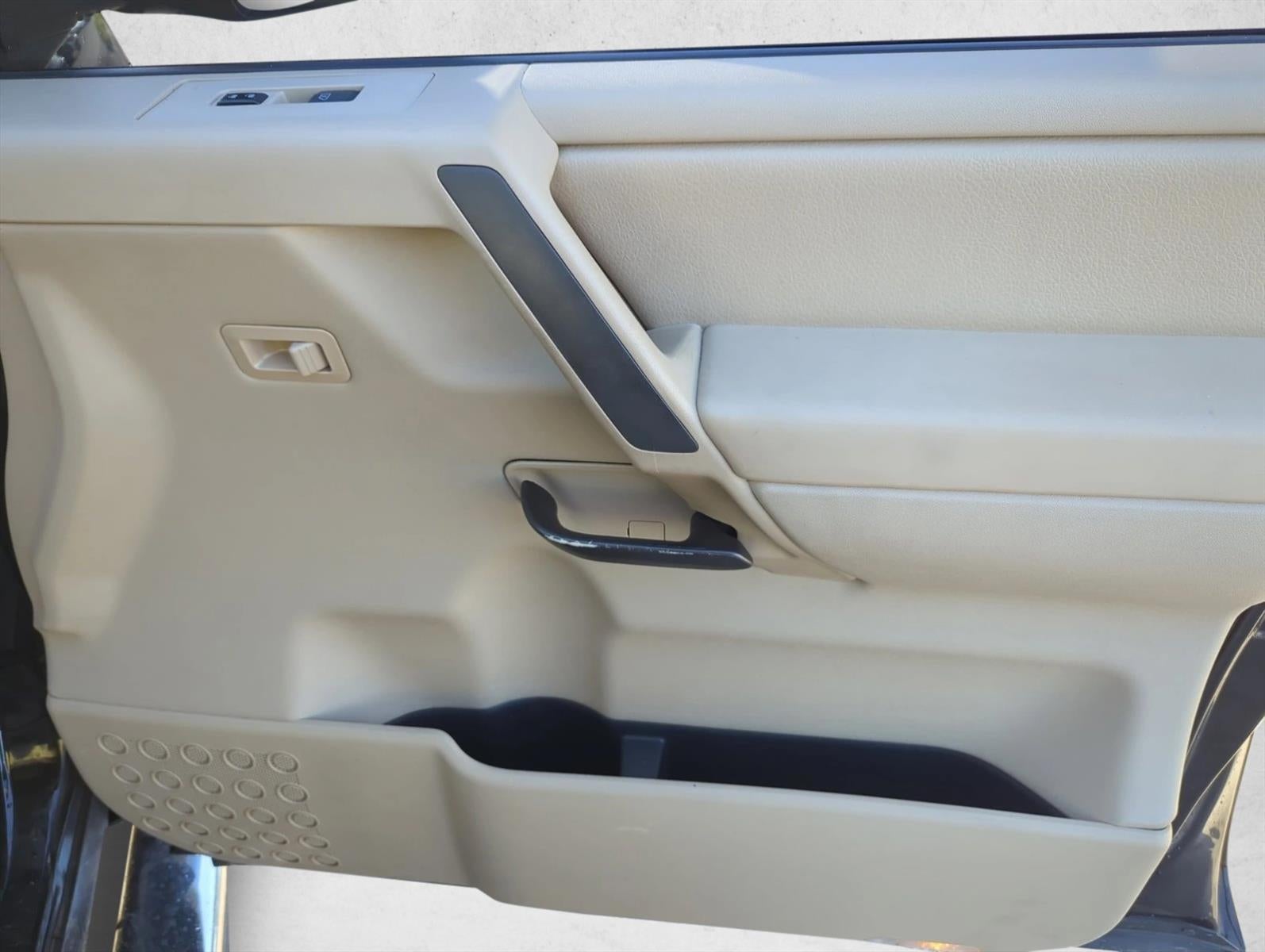 2014 Nissan Titan 4WD Crew Cab Short Bed SL