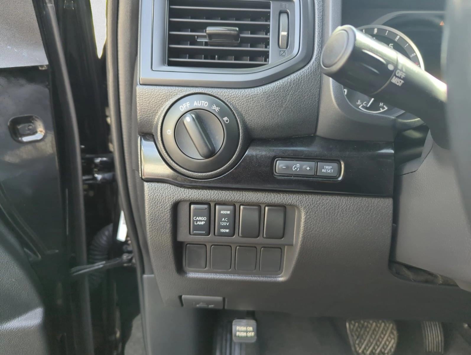 2024 Nissan Titan 4x2 Crew Cab SV