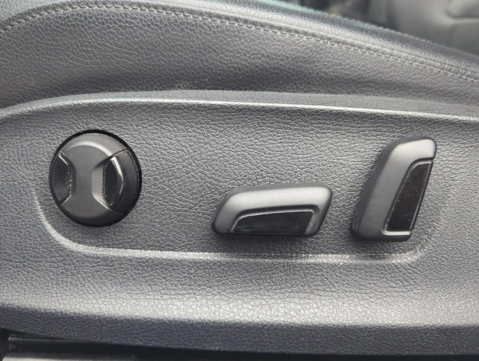 2017 Volkswagen Passat R-Line w/Comfort Pkg Auto