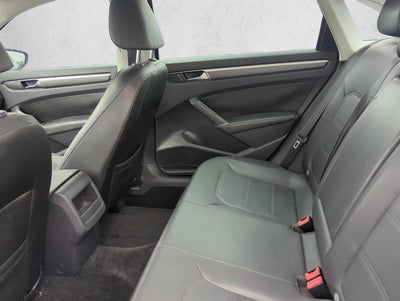 2017 Volkswagen Passat R-Line w/Comfort Pkg Auto