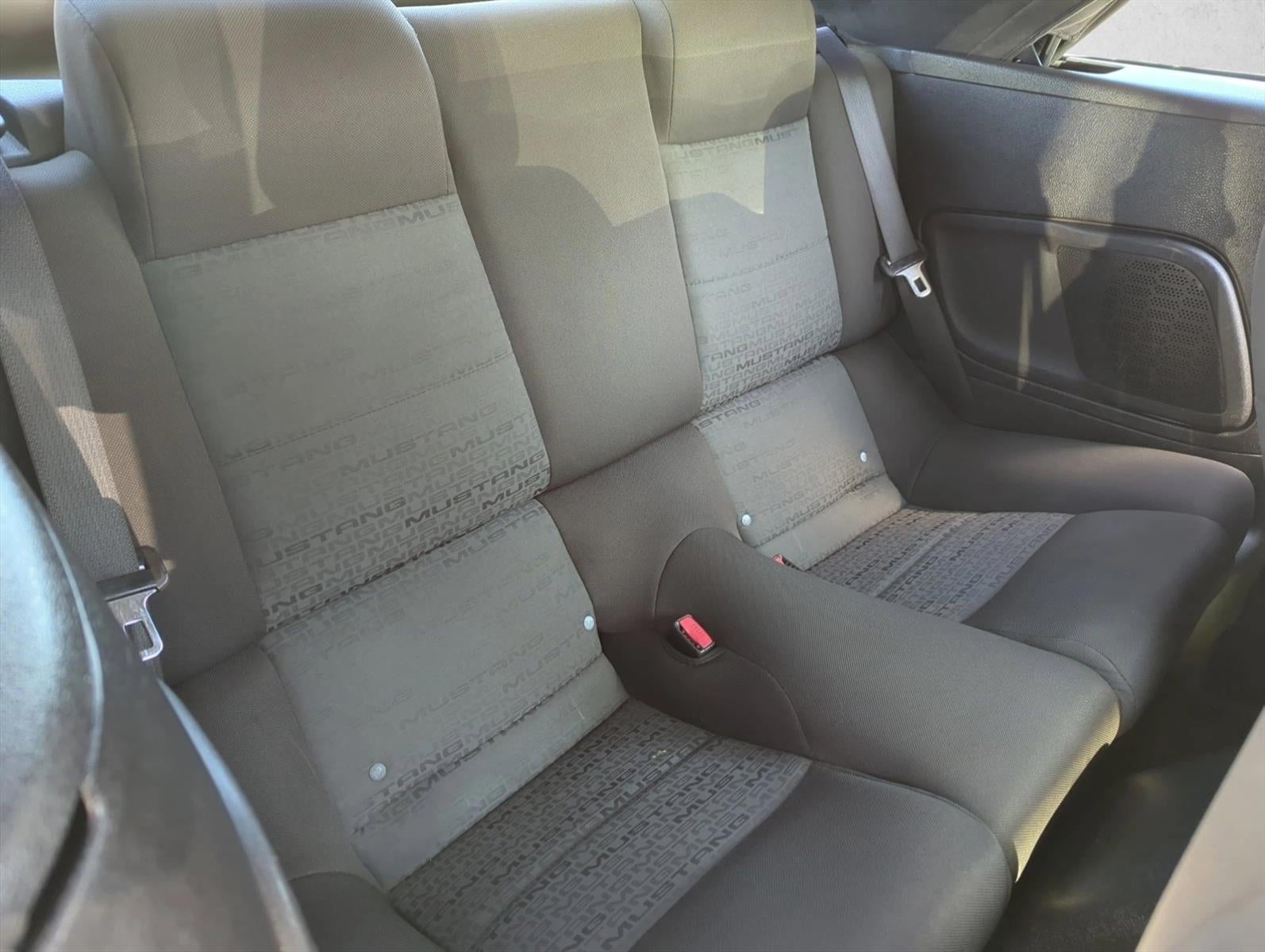 2007 Ford Mustang 2dr Conv Deluxe