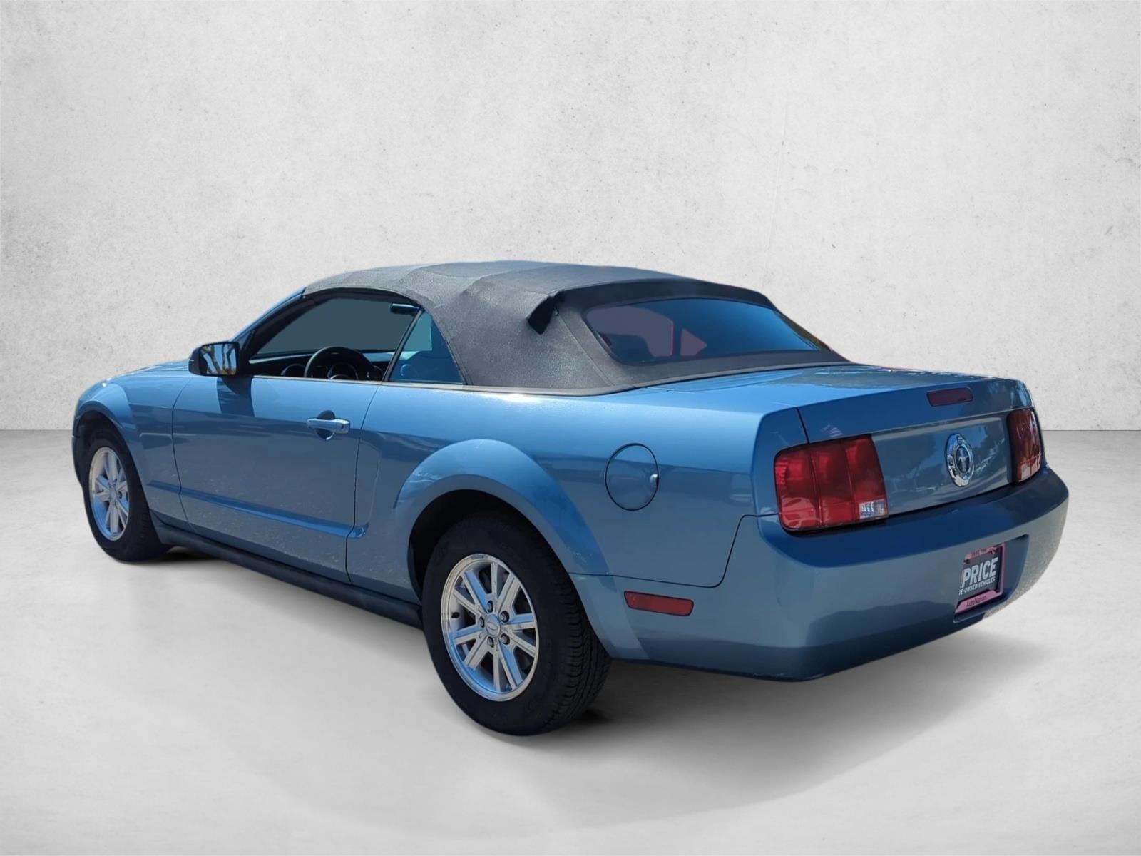 2007 Ford Mustang 2dr Conv Deluxe