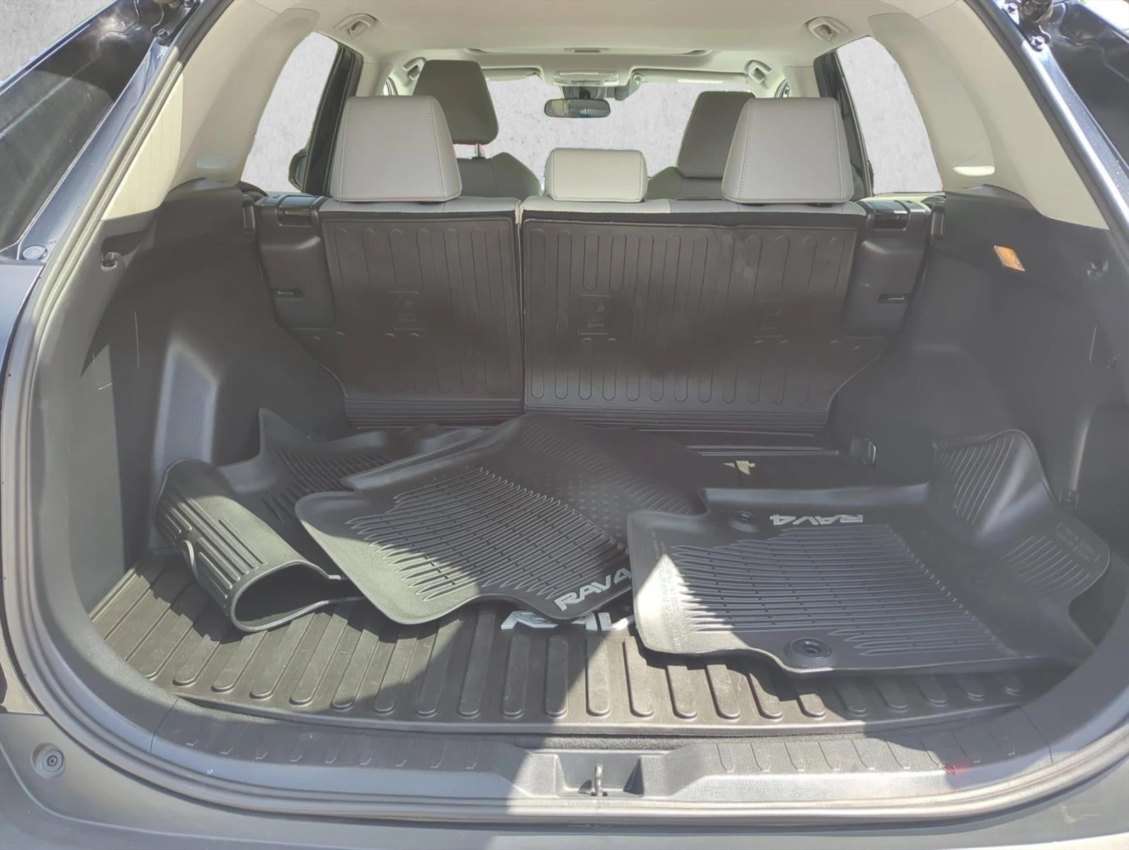 2020 Toyota RAV4 XLE Premium AWD (Natl)