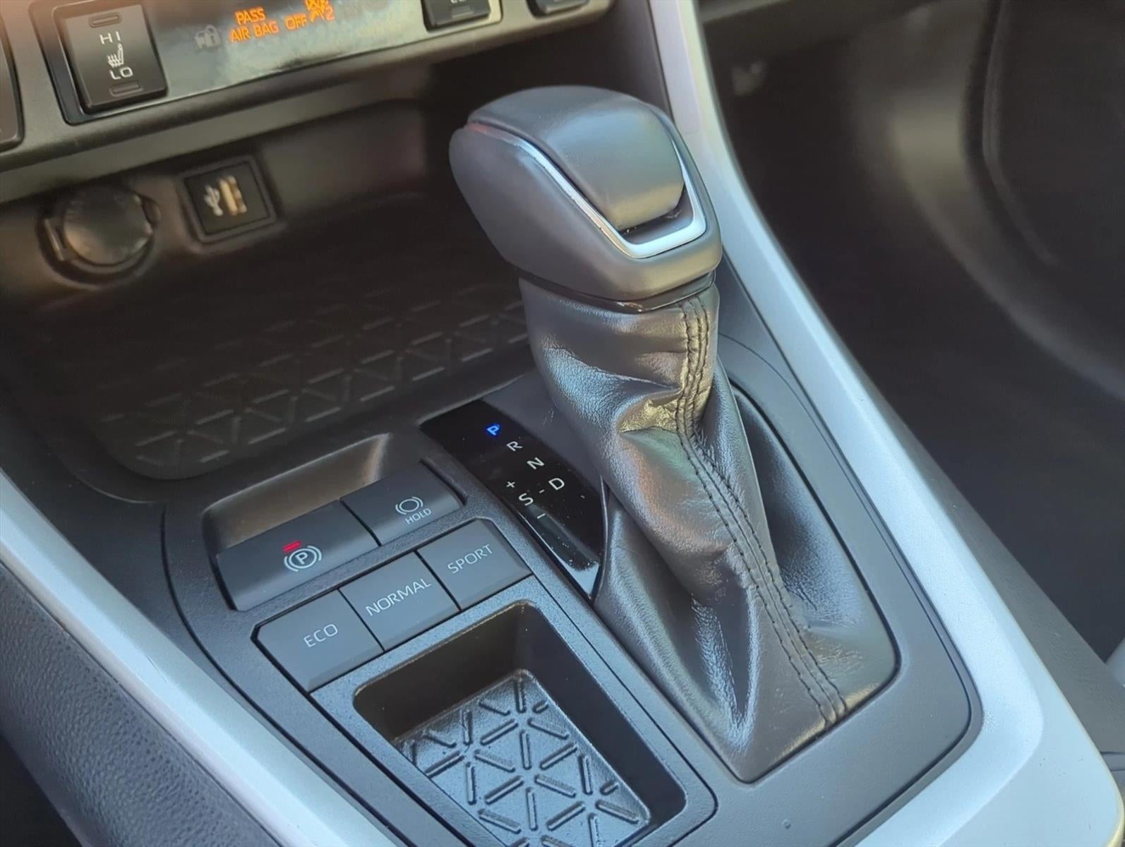 2024 Toyota RAV4 XLE Premium FWD (Natl)