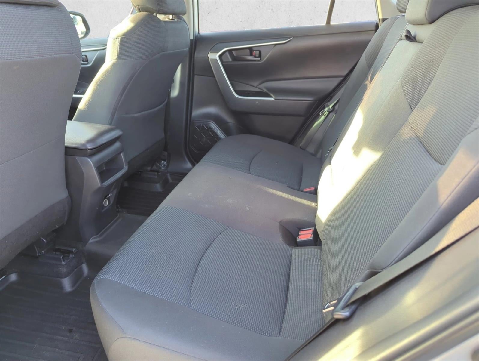 2021 Toyota RAV4 LE FWD (GS)