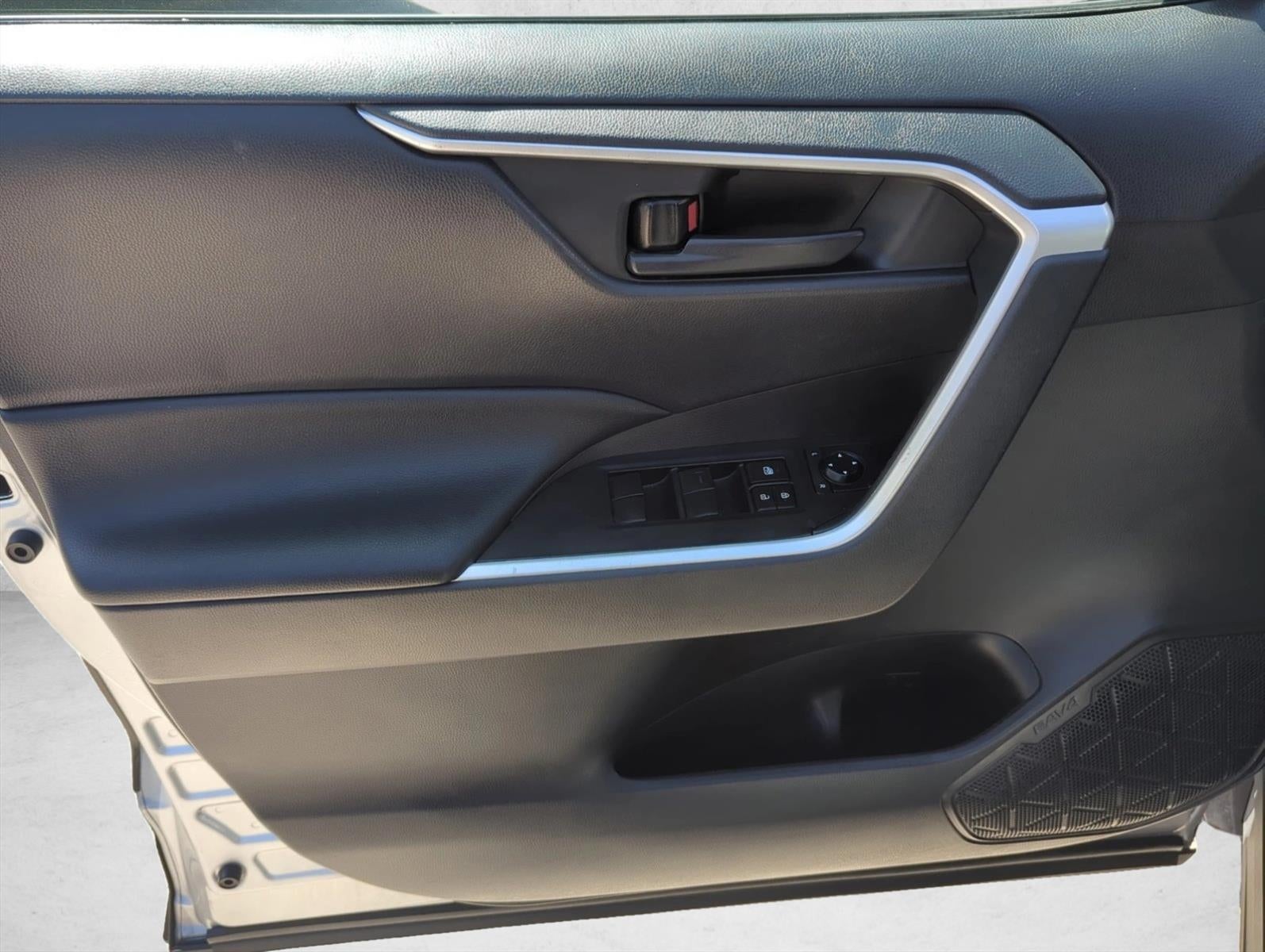 2021 Toyota RAV4 LE FWD (GS)