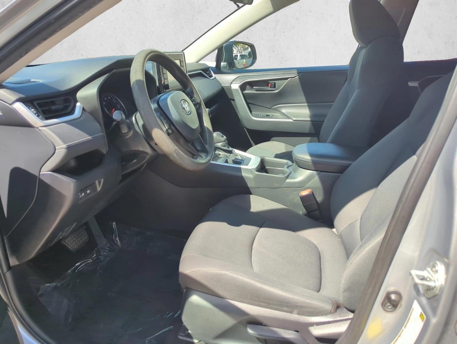 2021 Toyota RAV4 LE FWD (GS)