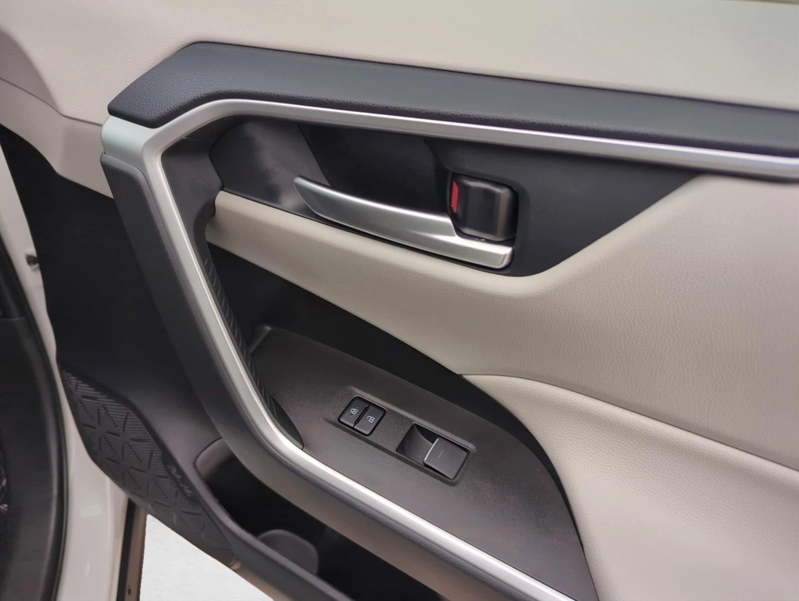 2025 Toyota RAV4 XLE FWD (GS)