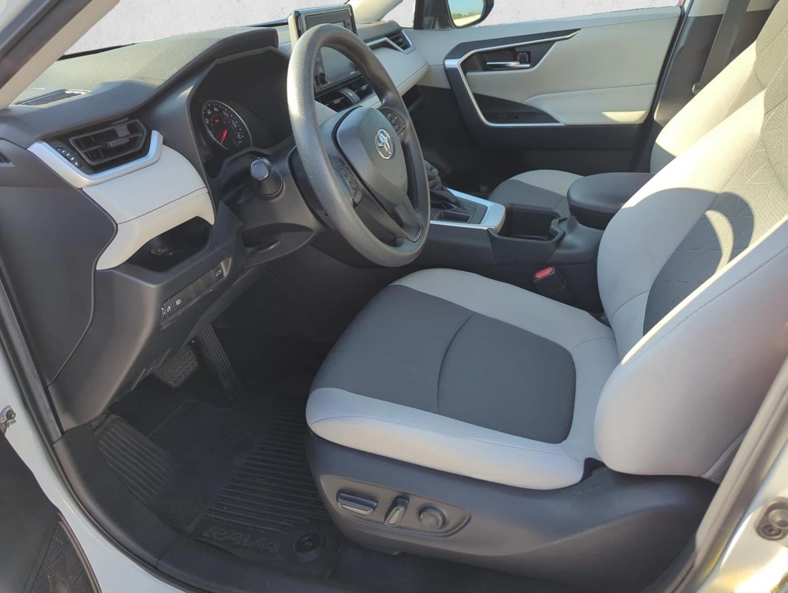 2022 Toyota RAV4 XLE FWD (GS)
