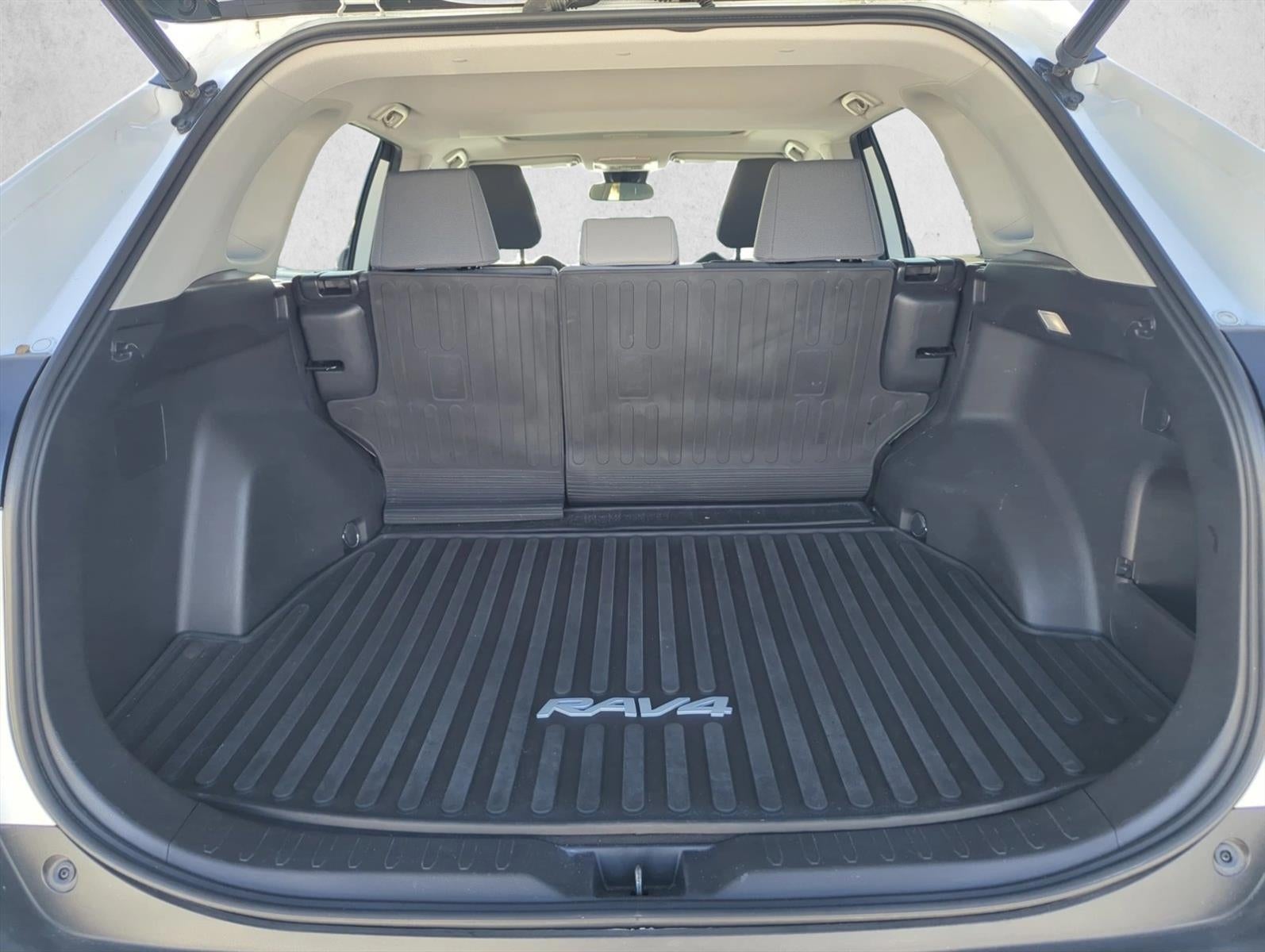 2022 Toyota RAV4 XLE FWD (GS)