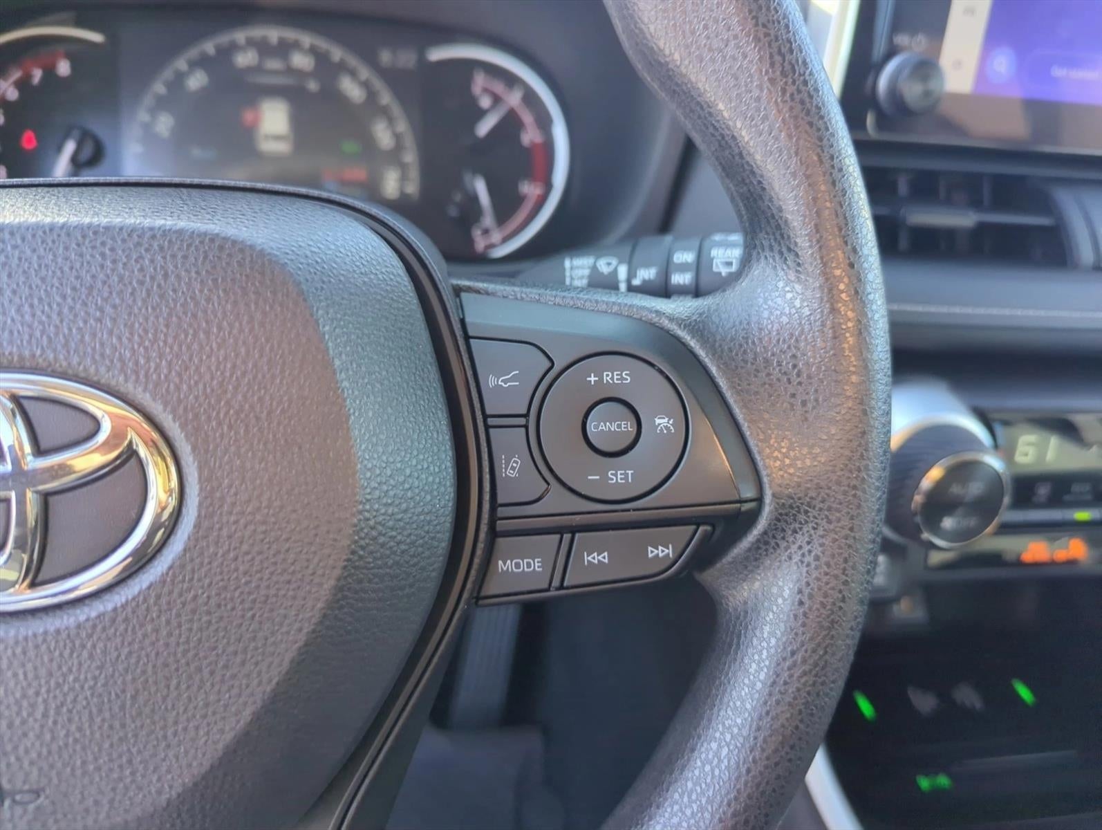 2024 Toyota RAV4 XLE FWD (Natl)
