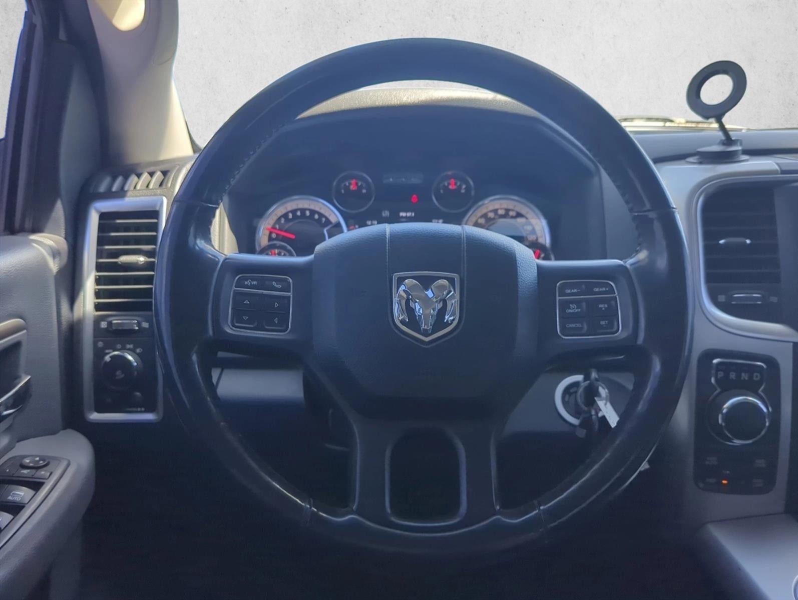 2016 RAM 1500 4WD Crew Cab 5.7 Ft Box Big Horn